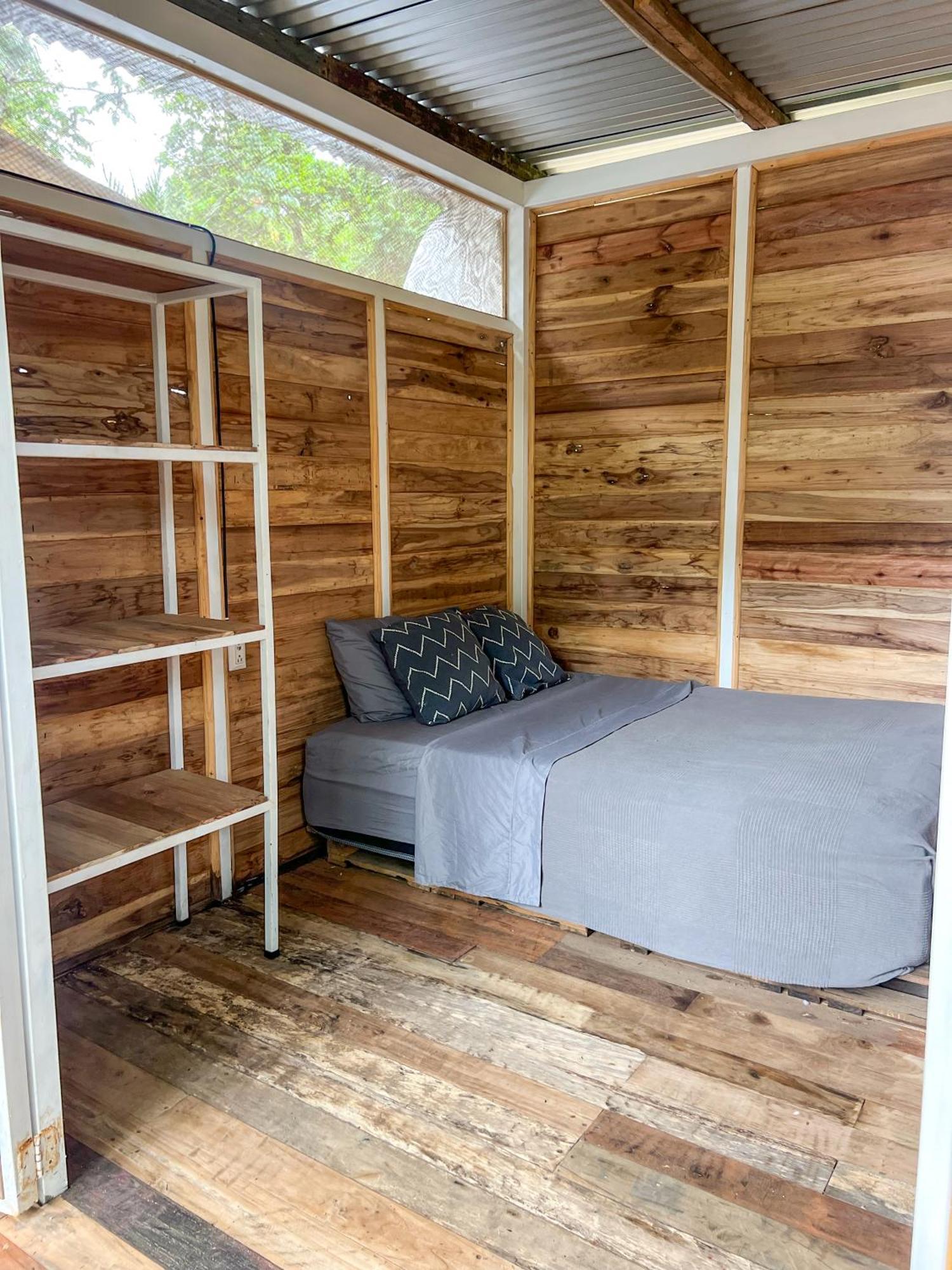 Хостел Nomadic Surf Camp Увита Экстерьер фото
