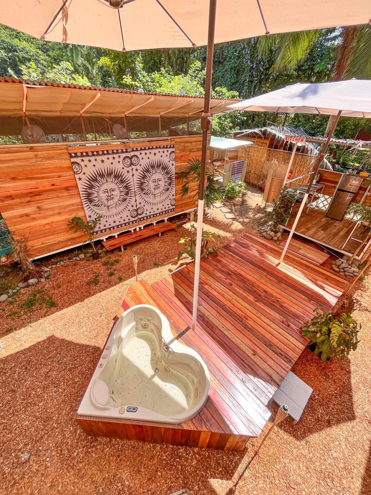 Хостел Nomadic Surf Camp Увита Экстерьер фото