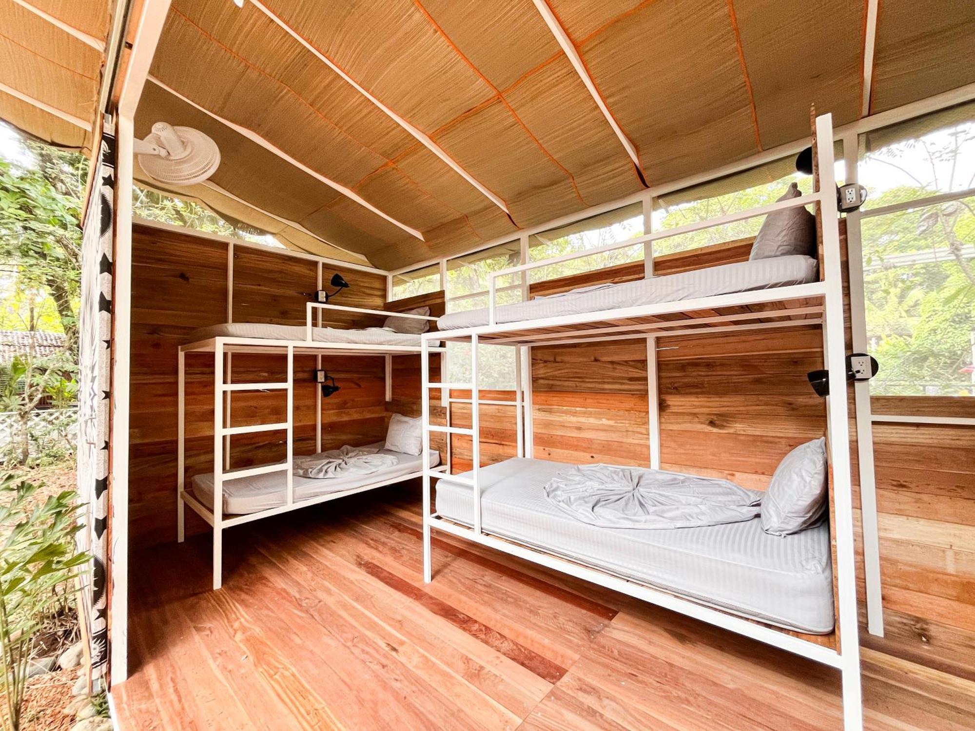Хостел Nomadic Surf Camp Увита Экстерьер фото